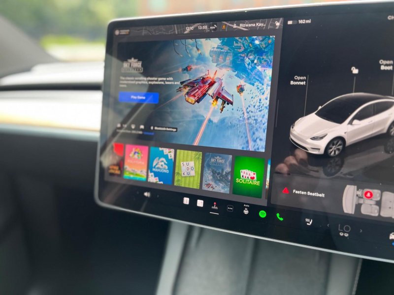 TESLA MODEL Y