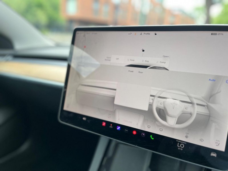 TESLA MODEL 3
