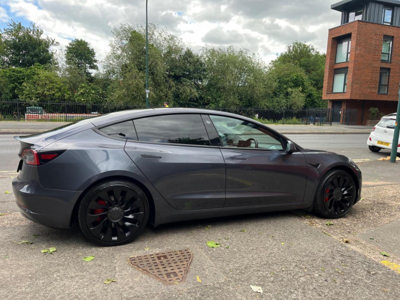 TESLA MODEL 3