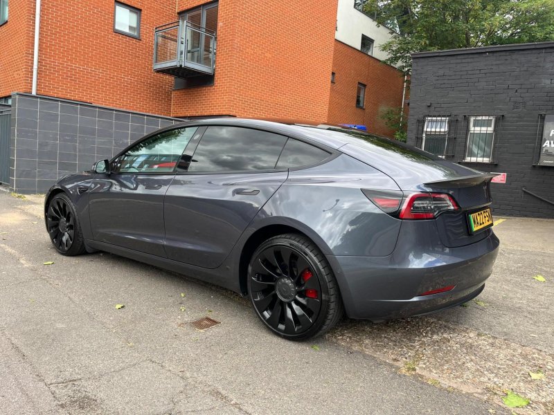 TESLA MODEL 3