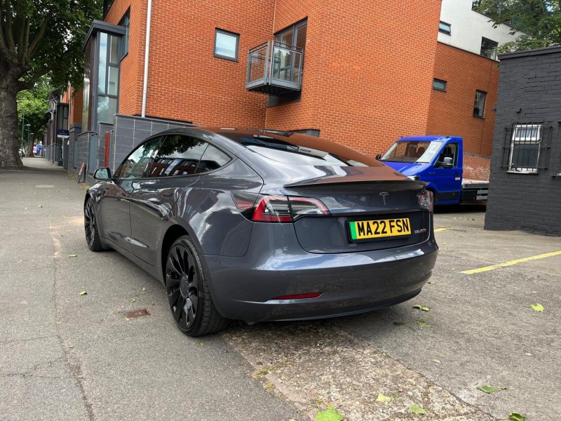 TESLA MODEL 3