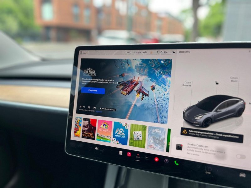 TESLA MODEL 3