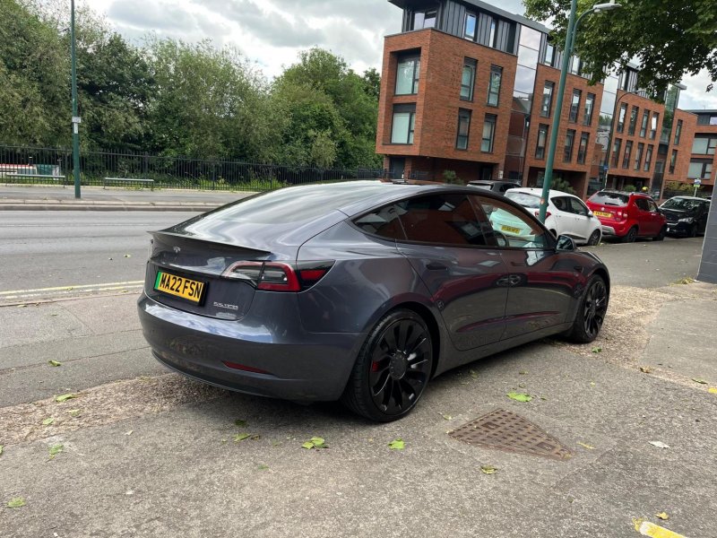 TESLA MODEL 3