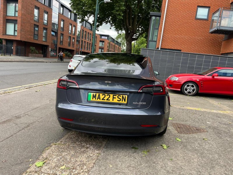 TESLA MODEL 3