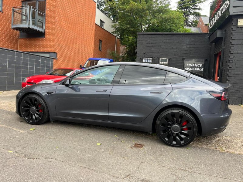 TESLA MODEL 3