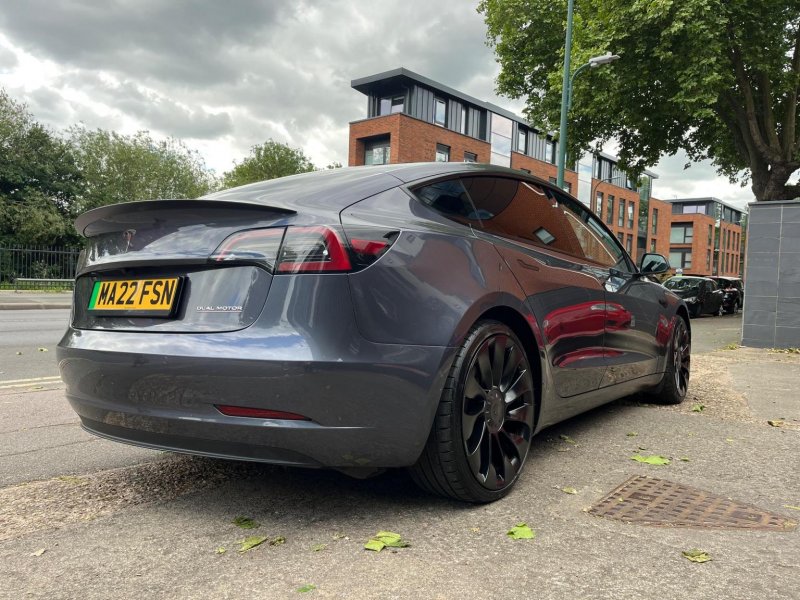 TESLA MODEL 3