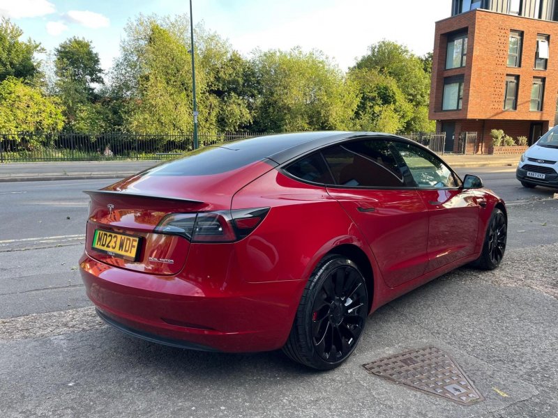 TESLA MODEL 3