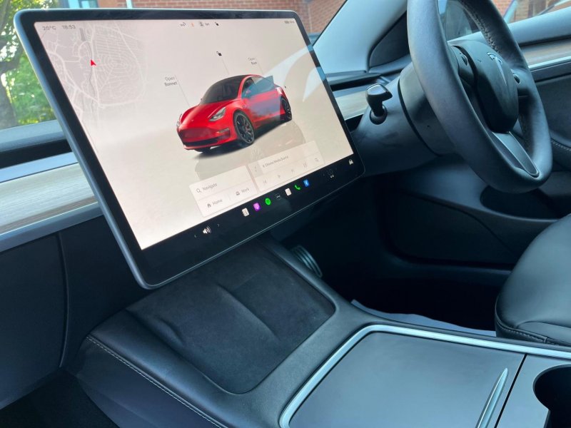 TESLA MODEL 3