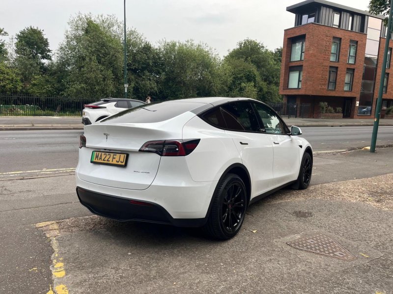 TESLA MODEL Y