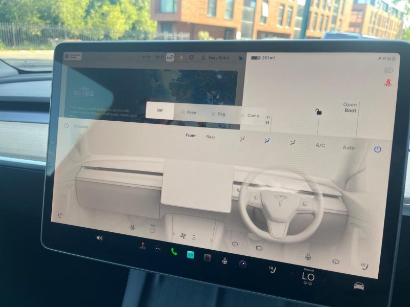 TESLA MODEL Y