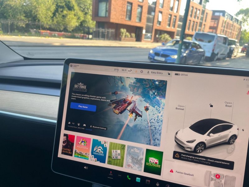 TESLA MODEL Y