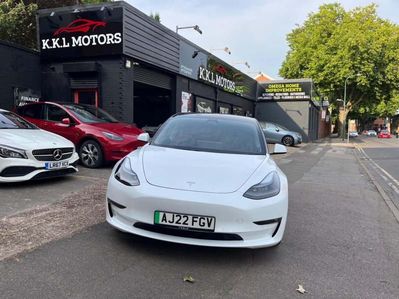 TESLA MODEL 3