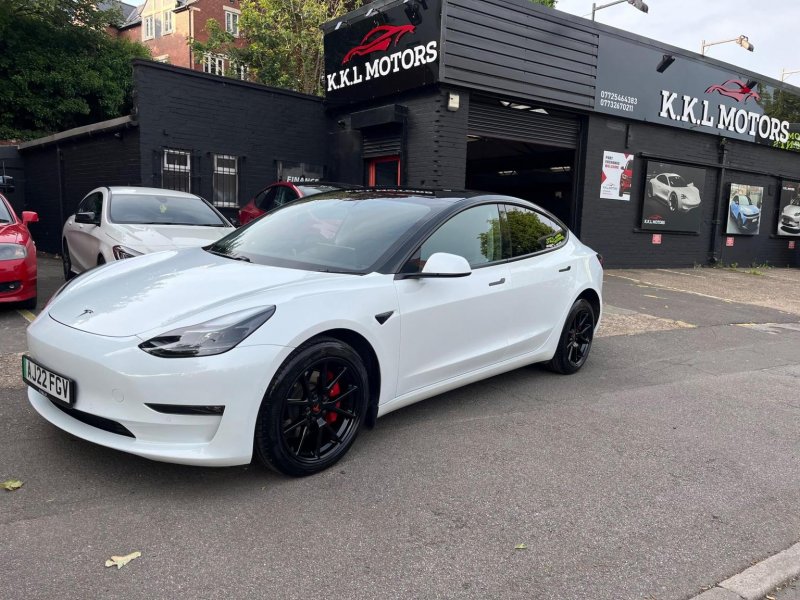 TESLA MODEL 3