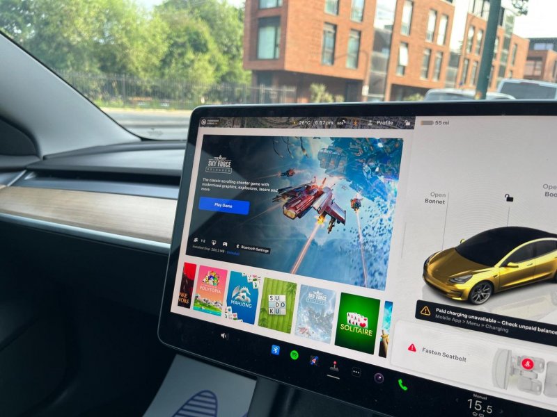 TESLA MODEL 3