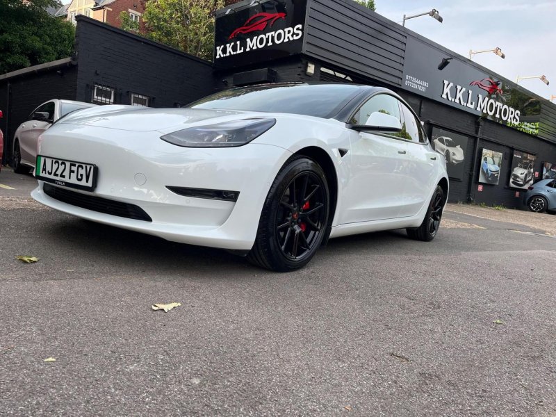 TESLA MODEL 3