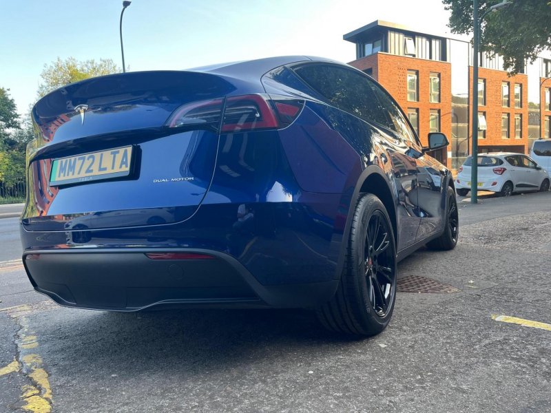 TESLA MODEL Y