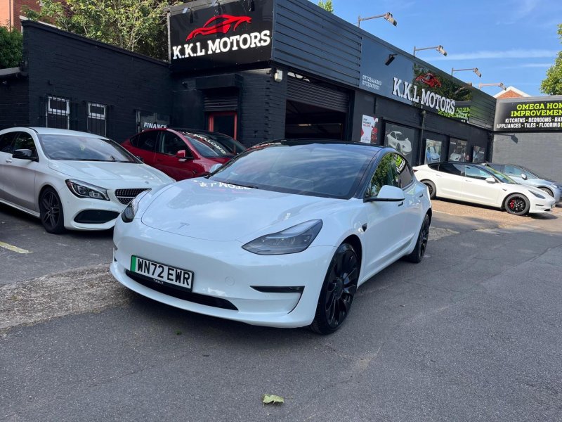 TESLA MODEL 3