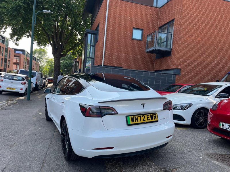 TESLA MODEL 3
