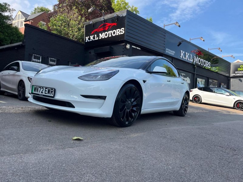 TESLA MODEL 3
