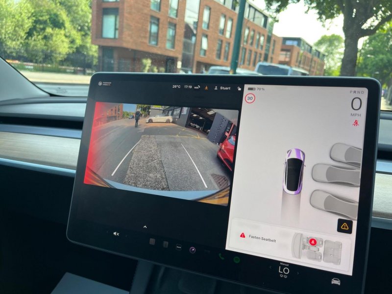 TESLA MODEL 3