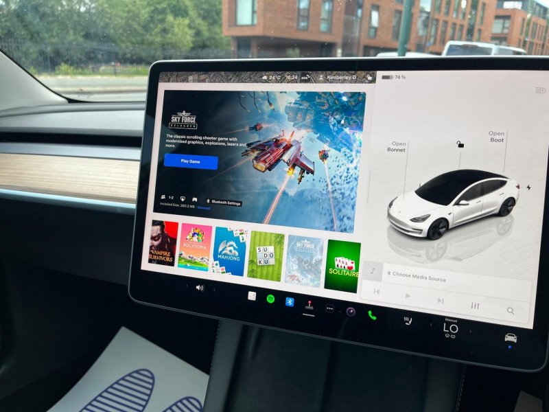 TESLA MODEL 3