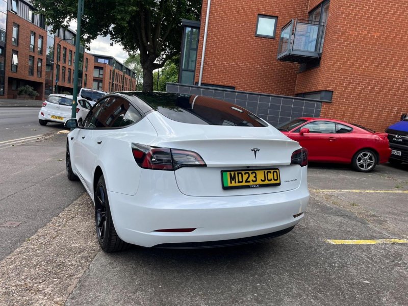 TESLA MODEL 3