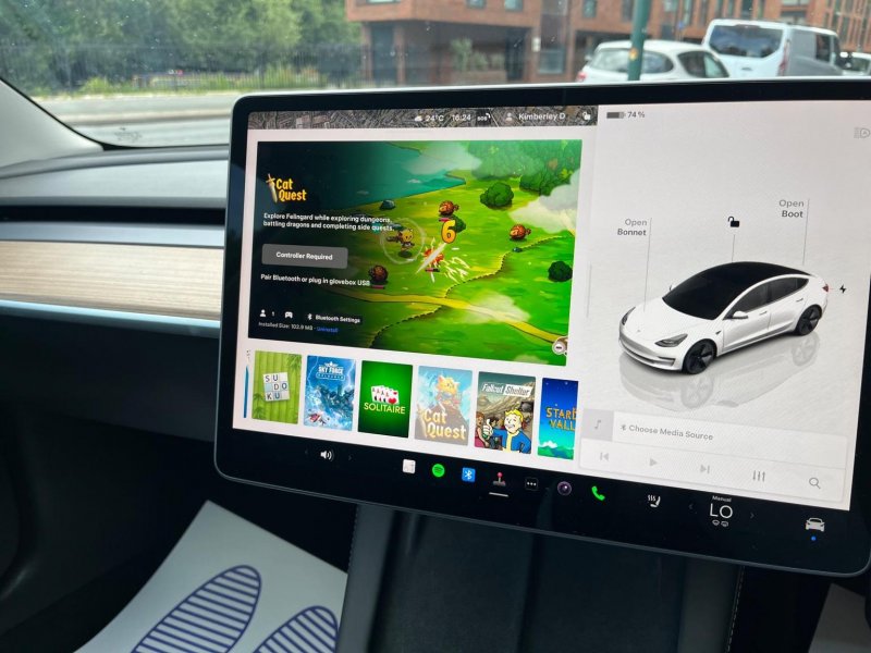 TESLA MODEL 3