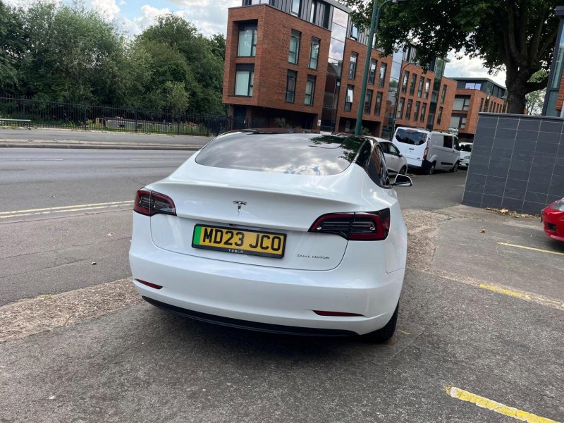 TESLA MODEL 3