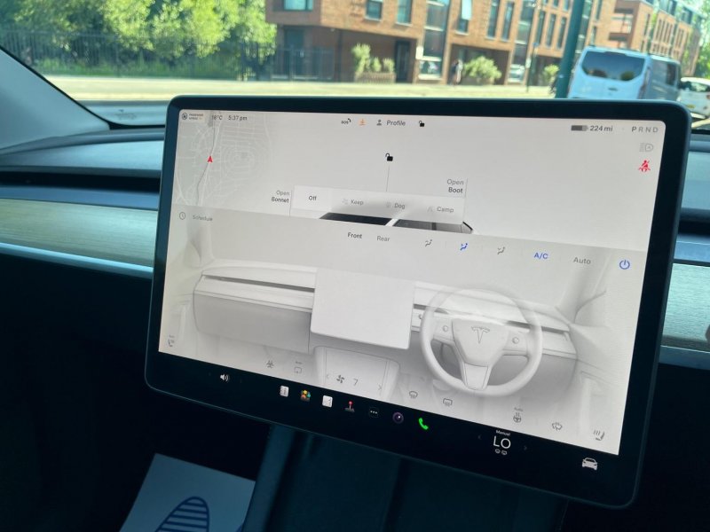 TESLA MODEL Y