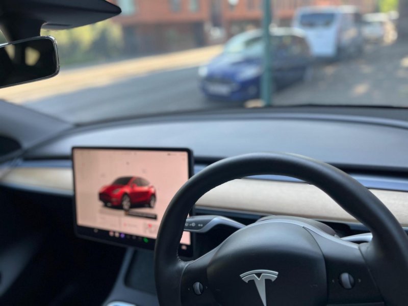 TESLA MODEL Y