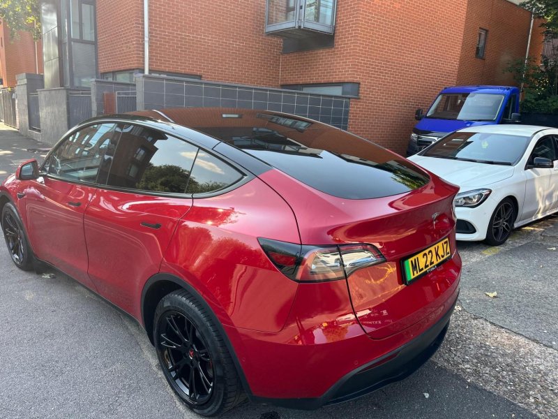 TESLA MODEL Y