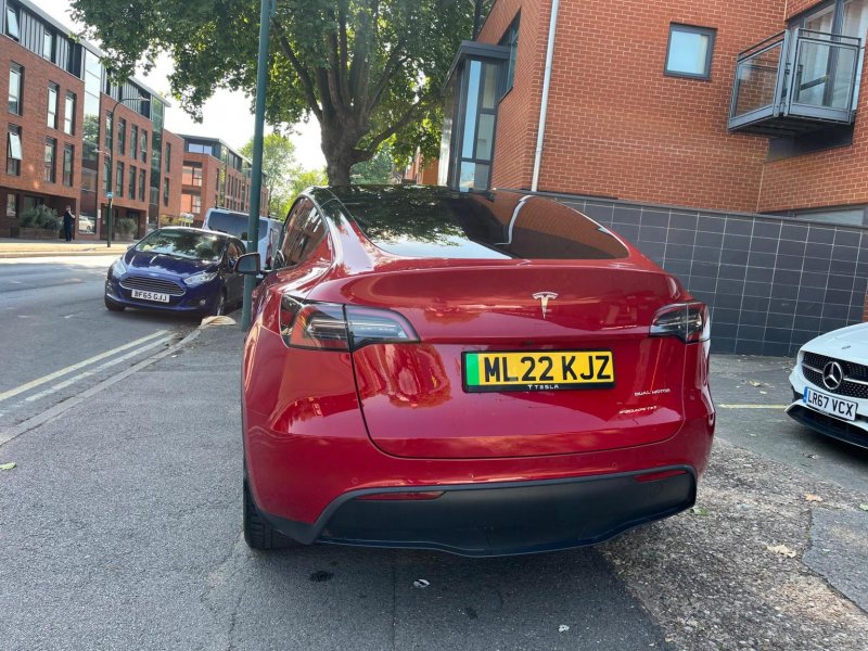 TESLA MODEL Y