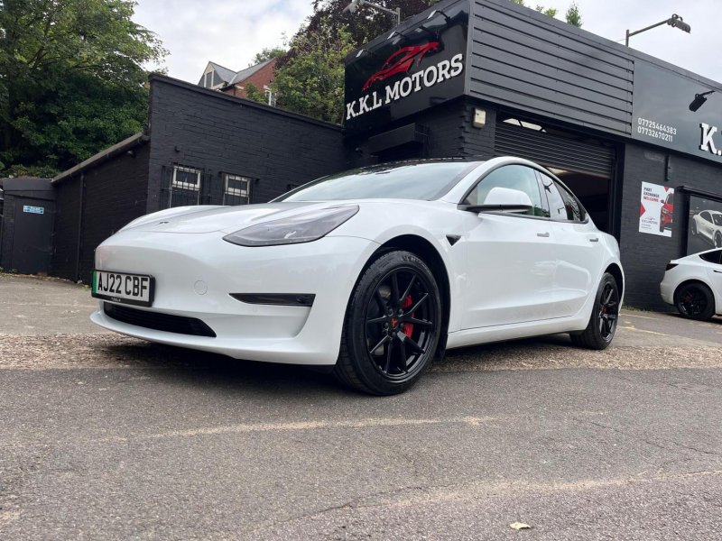 TESLA MODEL 3