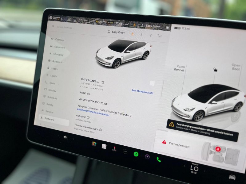 TESLA MODEL 3