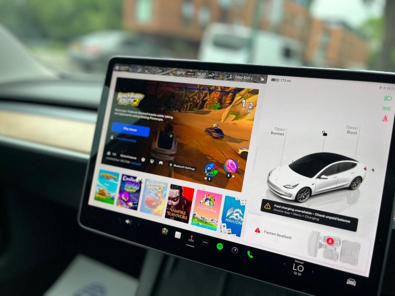 TESLA MODEL 3
