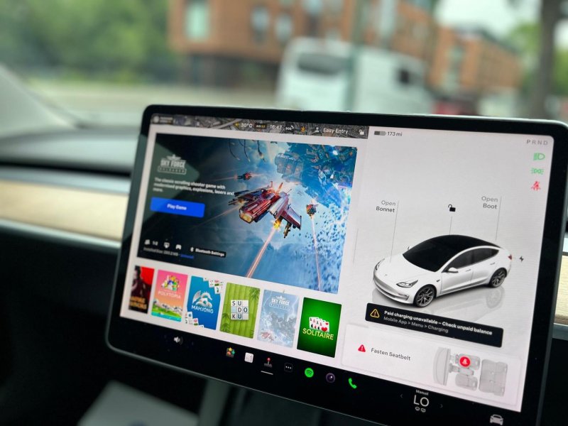 TESLA MODEL 3
