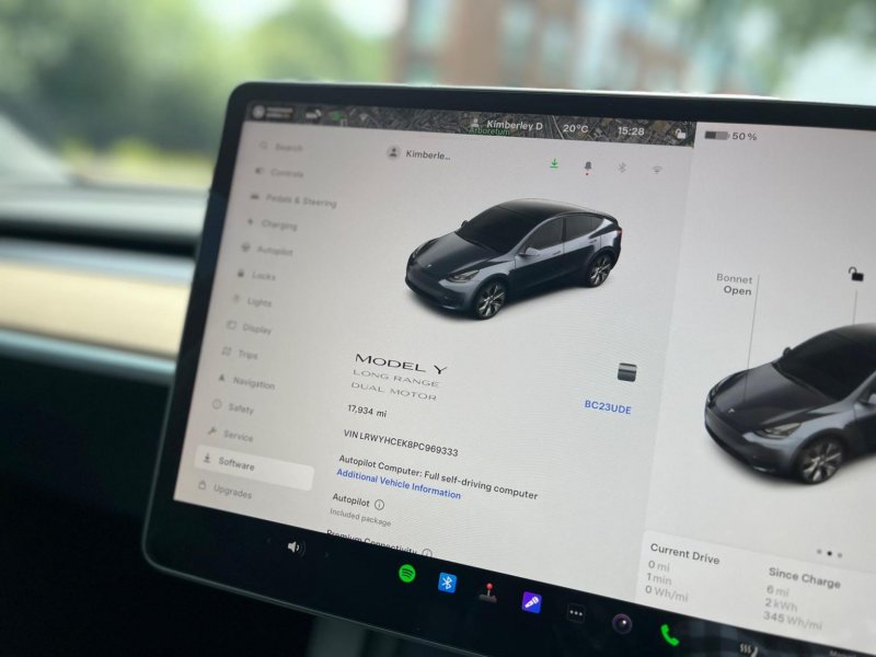 TESLA MODEL Y