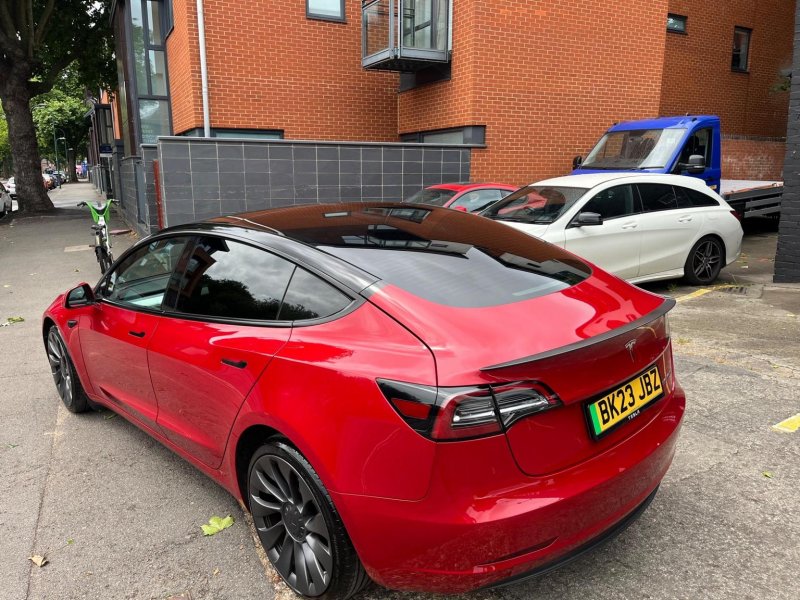 TESLA MODEL 3