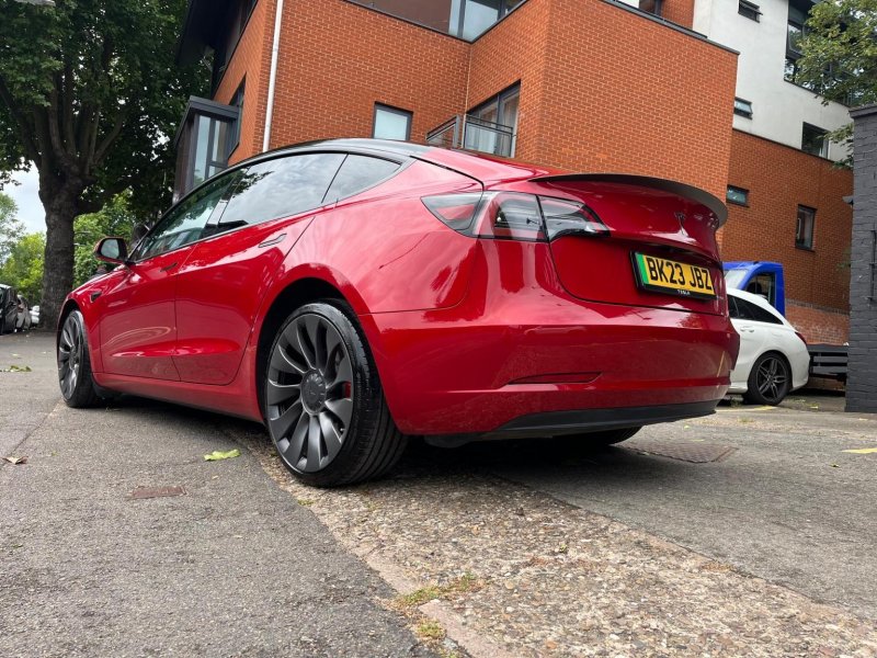 TESLA MODEL 3