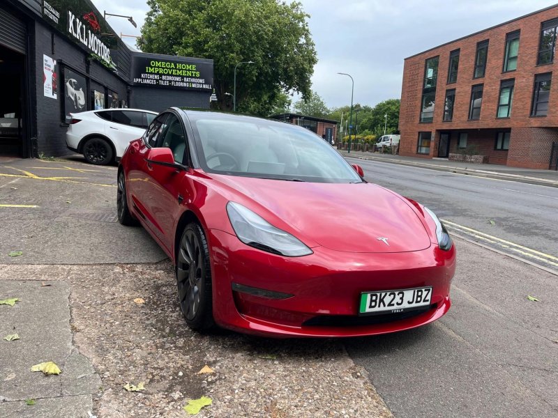 TESLA MODEL 3