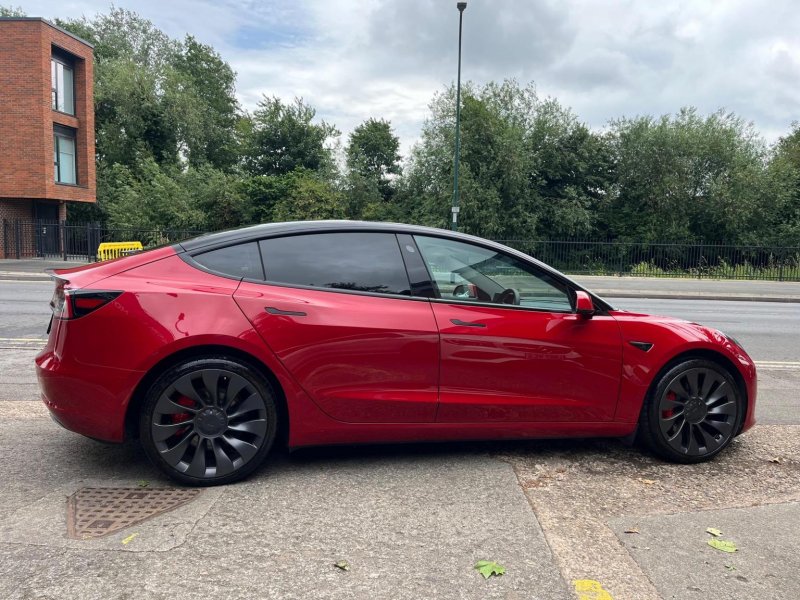 TESLA MODEL 3