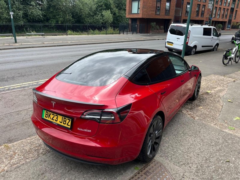 TESLA MODEL 3