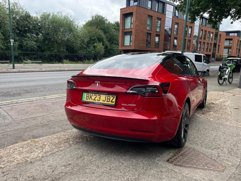 TESLA MODEL 3