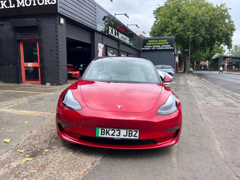 TESLA MODEL 3