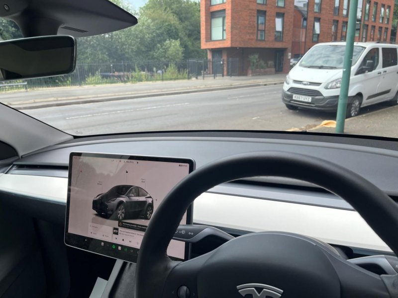 TESLA MODEL Y