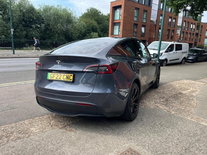 TESLA MODEL Y