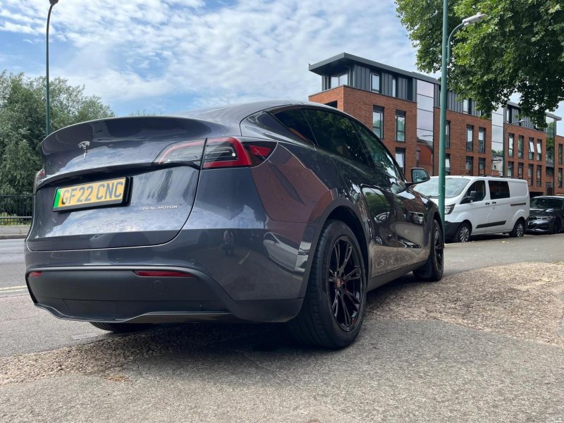 TESLA MODEL Y
