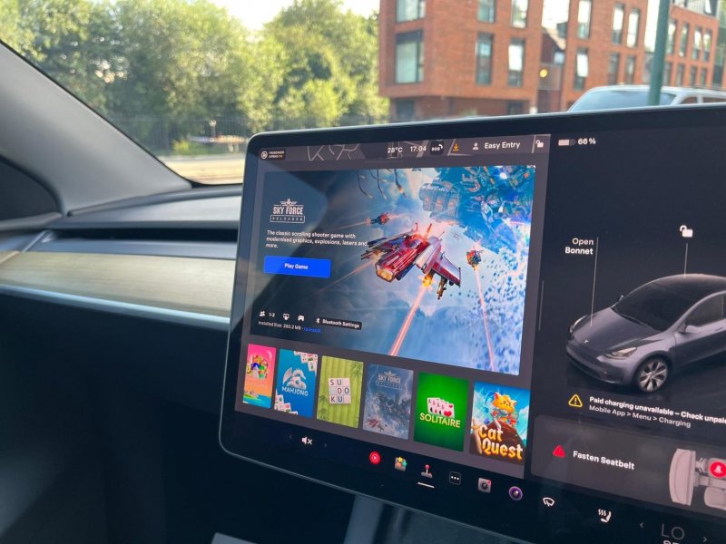 TESLA MODEL Y