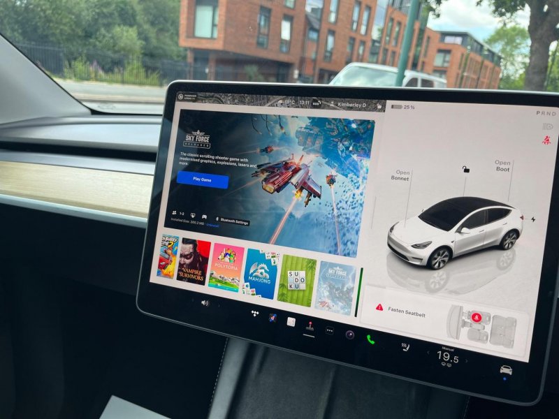 TESLA MODEL Y