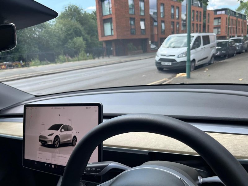 TESLA MODEL Y